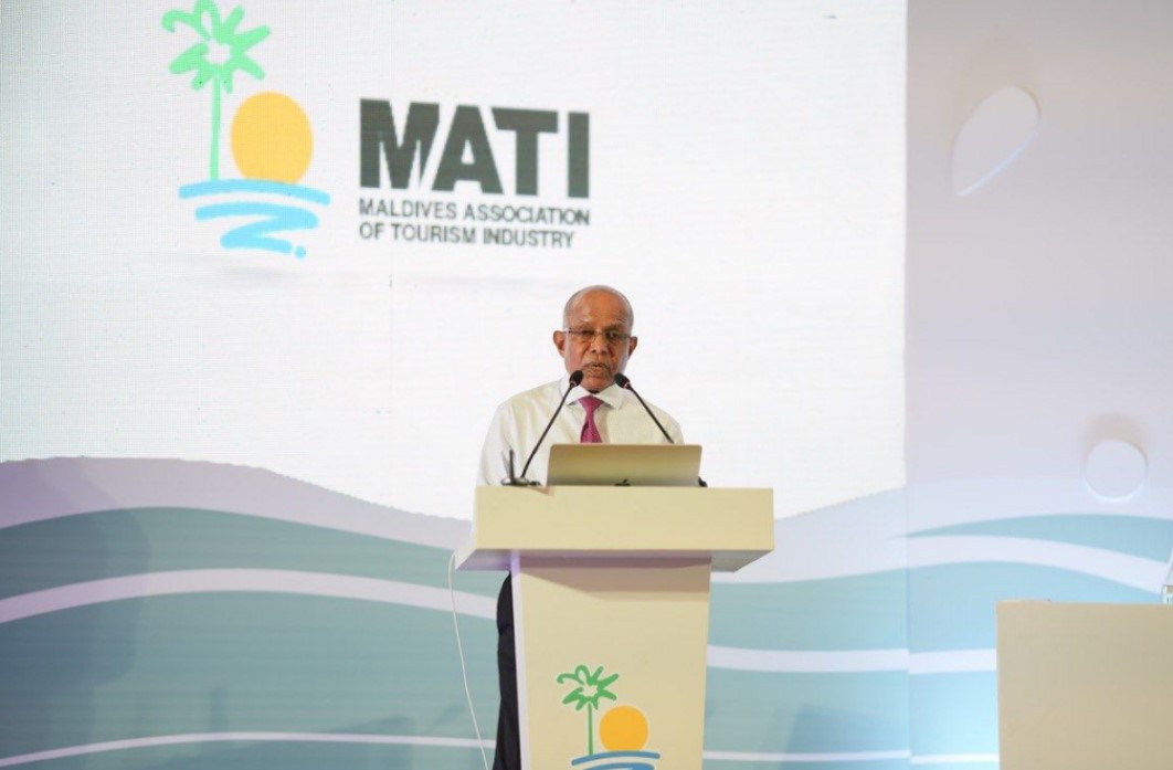 ޓޫރިޒަމް ދާއިރާއާ ގުޅޭ ގޮތުން ހަދާ ގާނޫނާއި ގަވާއިދުތަށް އެއްވެސް ހާލެއްގައި އުނދަގުލަކަށް ވެގެން ނުވާނެ: ކްރައުން ނަޒީރު